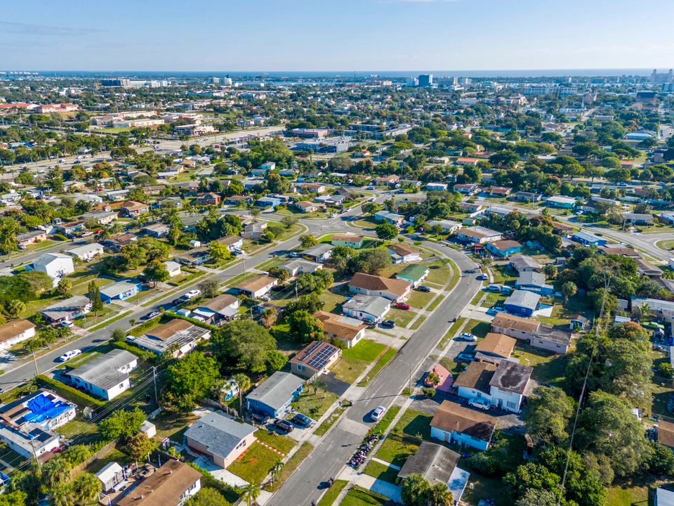 На продажу: $369,000 (3 спален, 1 ванн, 920 Квадратных фут)