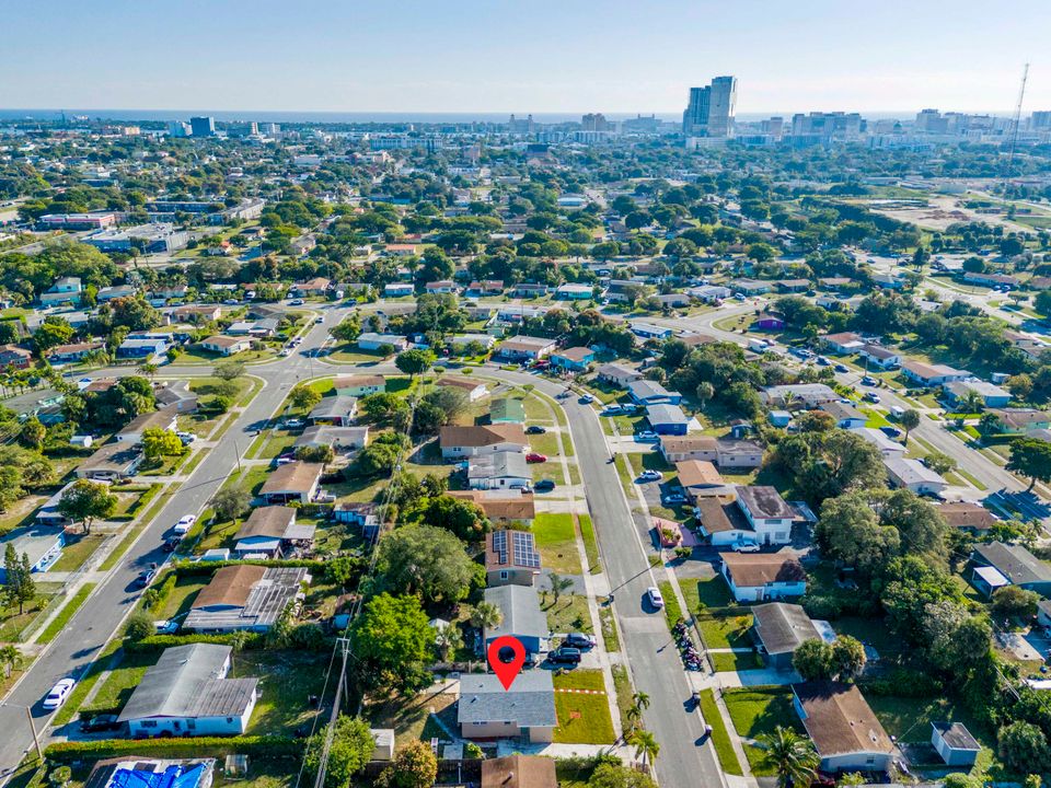 На продажу: $369,000 (3 спален, 1 ванн, 920 Квадратных фут)