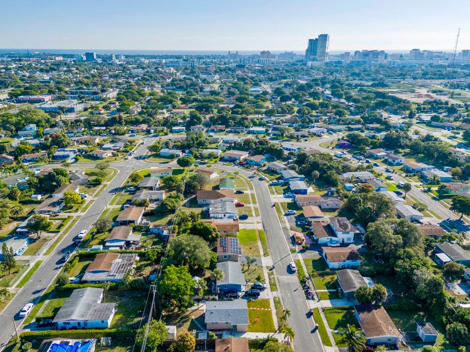 На продажу: $369,000 (3 спален, 1 ванн, 920 Квадратных фут)