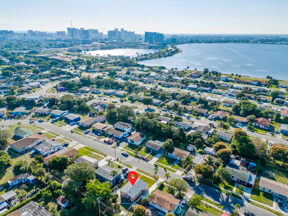 На продажу: $369,000 (3 спален, 1 ванн, 920 Квадратных фут)