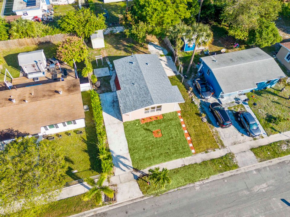 На продажу: $369,000 (3 спален, 1 ванн, 920 Квадратных фут)