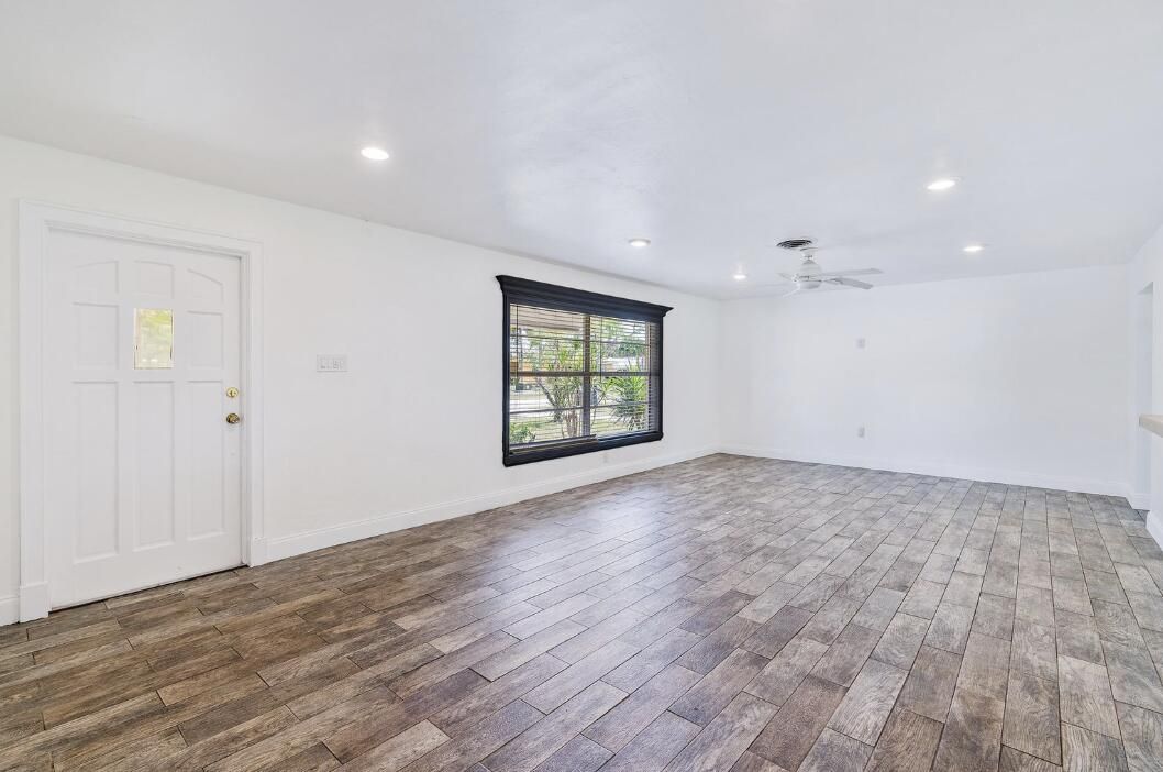 For Sale: $599,900 (3 beds, 2 baths, 1621 Square Feet)