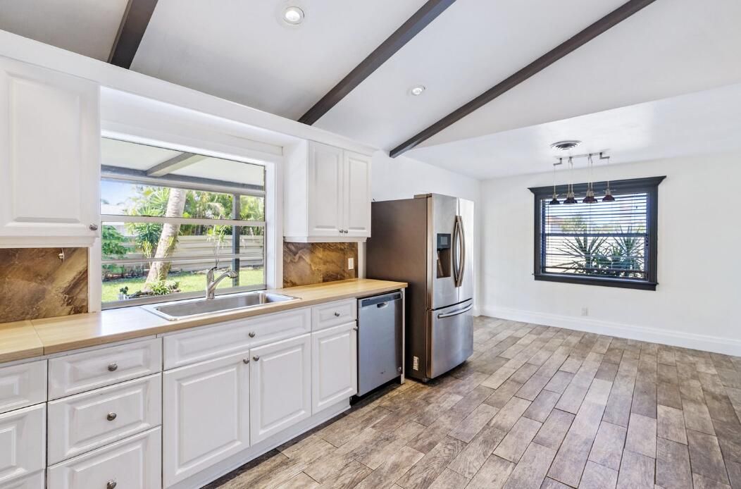 For Sale: $599,900 (3 beds, 2 baths, 1621 Square Feet)