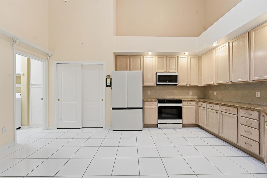 En Venta: $278,900 (2 camas, 2 baños, 1454 Pies cuadrados)