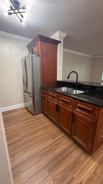 На продажу: $160,000 (1 спален, 1 ванн, 705 Квадратных фут)