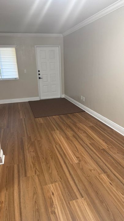 На продажу: $160,000 (1 спален, 1 ванн, 705 Квадратных фут)