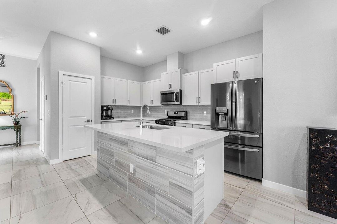 待售: $512,000 (3 贝兹, 2 浴室, 1925 平方英尺)