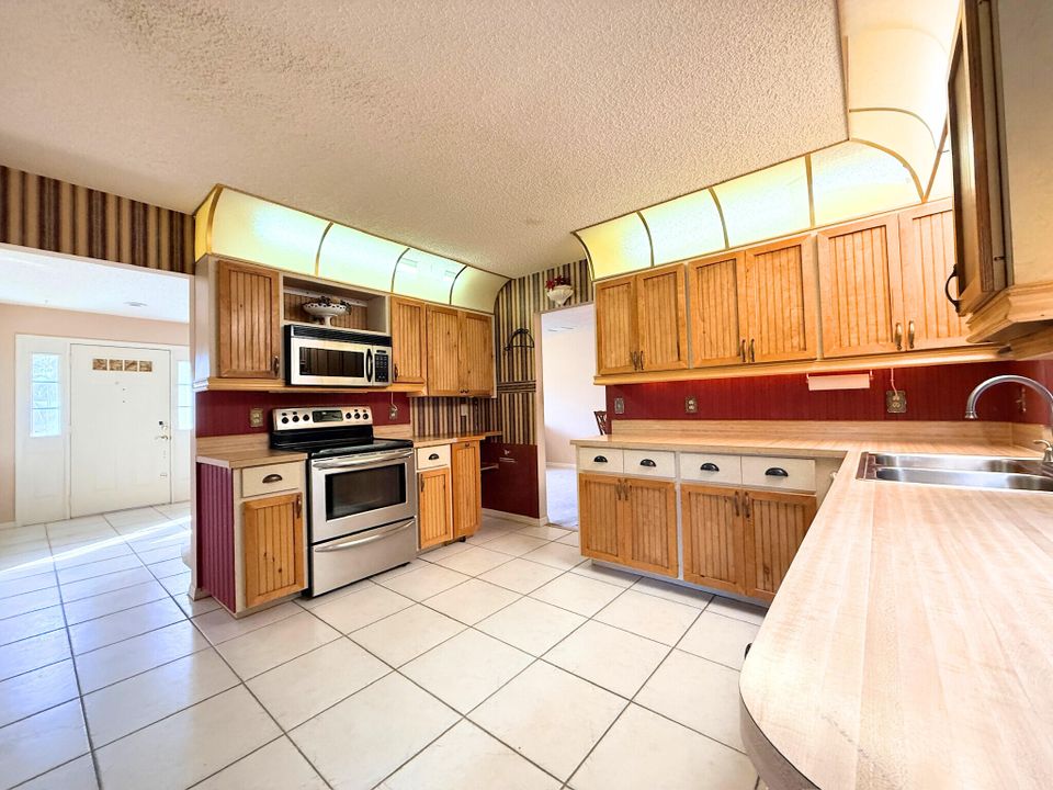 For Sale: $479,900 (3 beds, 2 baths, 1805 Square Feet)