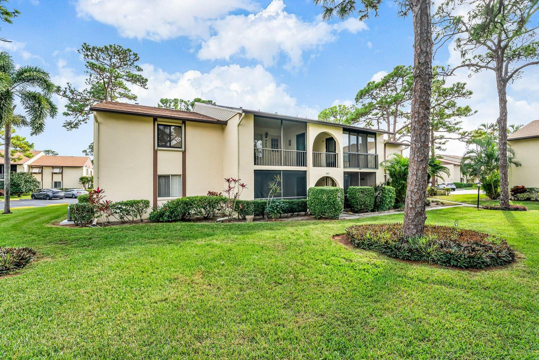 For Sale: $114,900 (2 beds, 1 baths, 818 Square Feet)