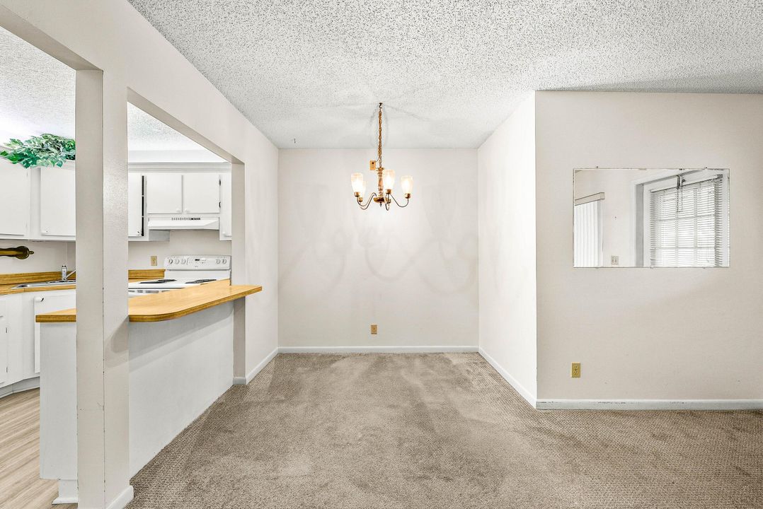 For Sale: $114,900 (2 beds, 1 baths, 818 Square Feet)