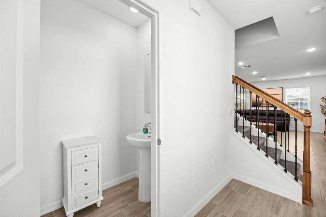 На продажу: $450,000 (4 спален, 2 ванн, 1909 Квадратных фут)