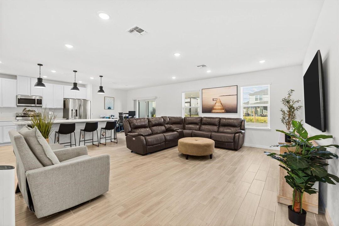 На продажу: $450,000 (4 спален, 2 ванн, 1909 Квадратных фут)