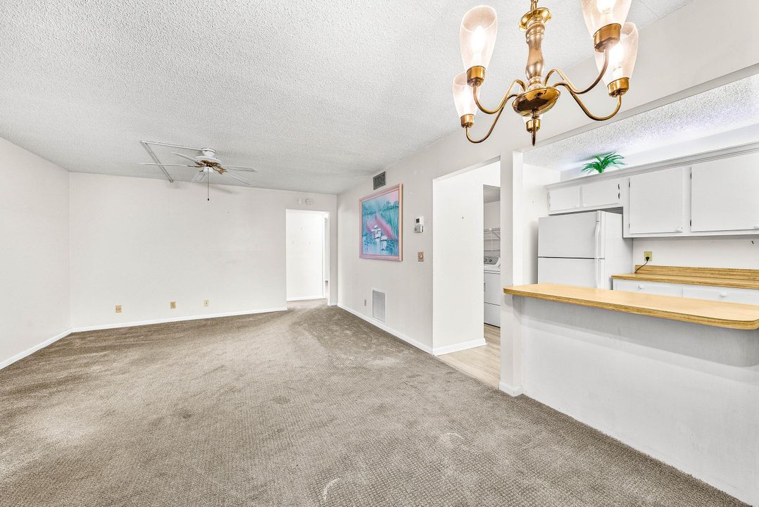 For Sale: $114,900 (2 beds, 1 baths, 818 Square Feet)