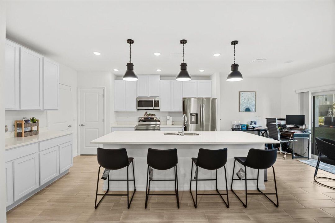 На продажу: $450,000 (4 спален, 2 ванн, 1909 Квадратных фут)