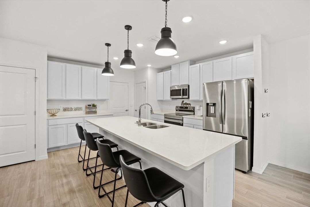 На продажу: $450,000 (4 спален, 2 ванн, 1909 Квадратных фут)