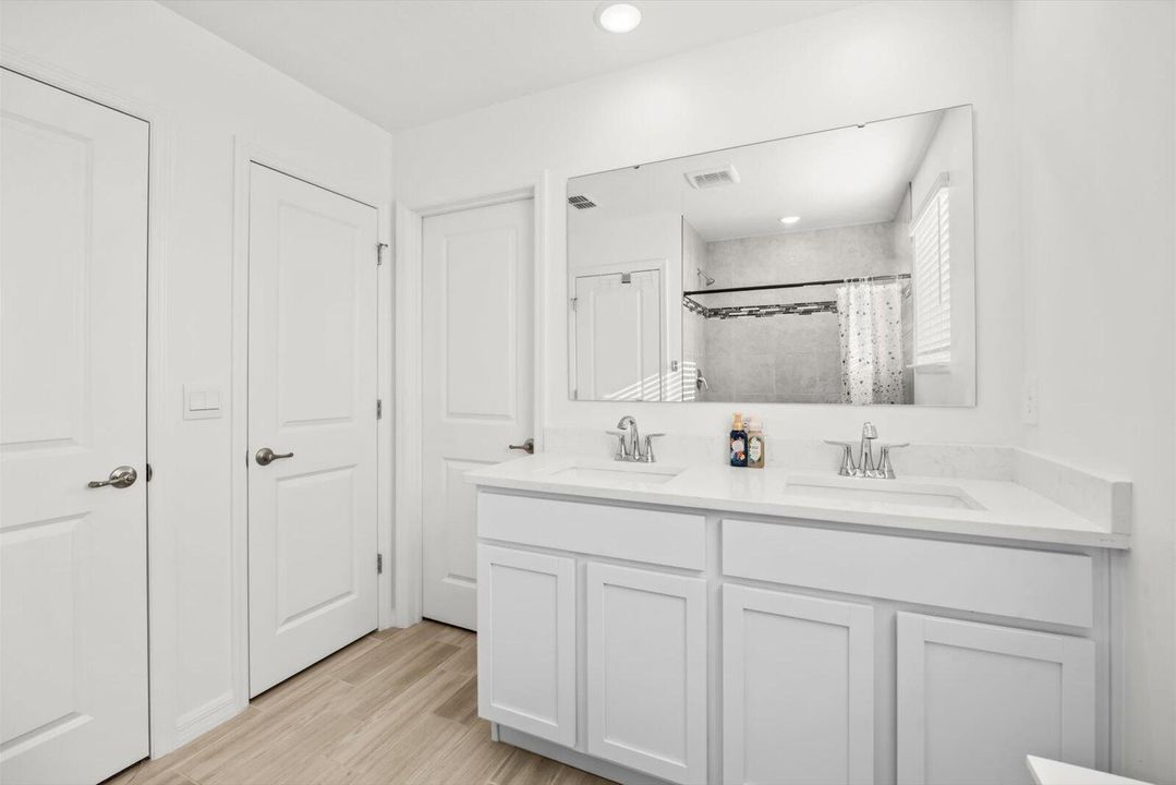 На продажу: $450,000 (4 спален, 2 ванн, 1909 Квадратных фут)