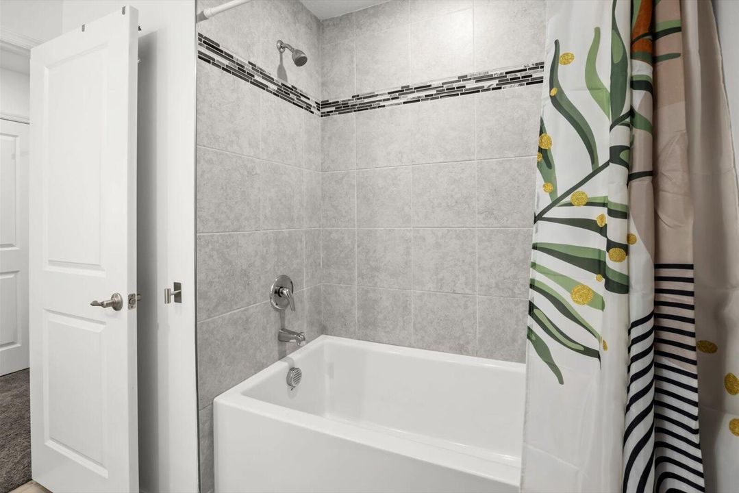 На продажу: $450,000 (4 спален, 2 ванн, 1909 Квадратных фут)