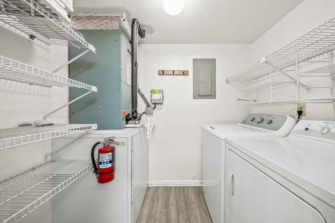 For Sale: $114,900 (2 beds, 1 baths, 818 Square Feet)