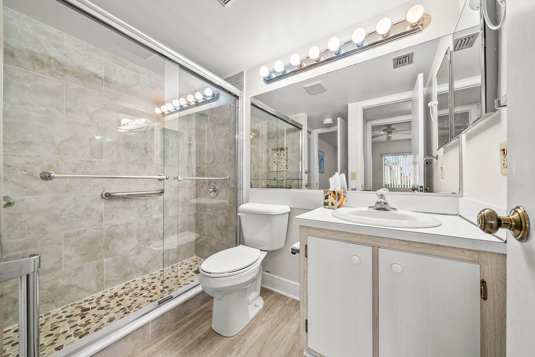 For Sale: $114,900 (2 beds, 1 baths, 818 Square Feet)