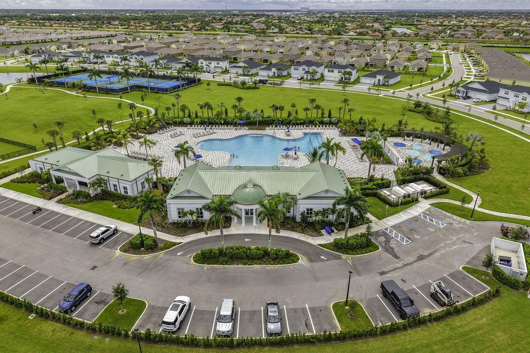 На продажу: $450,000 (4 спален, 2 ванн, 1909 Квадратных фут)