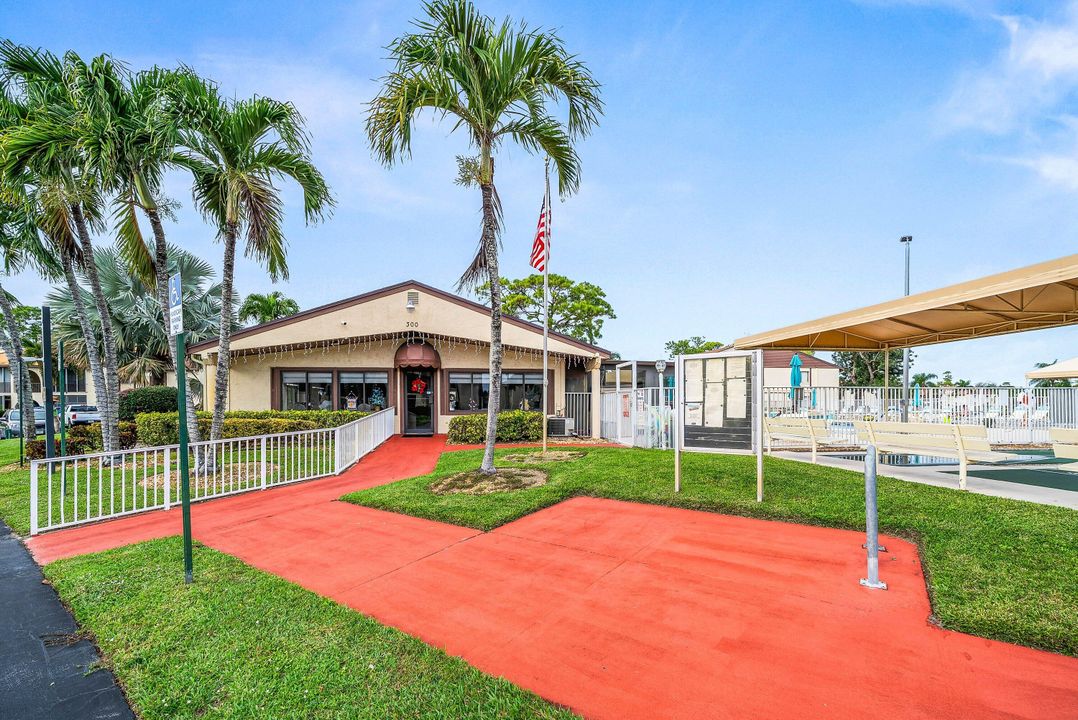 For Sale: $114,900 (2 beds, 1 baths, 818 Square Feet)