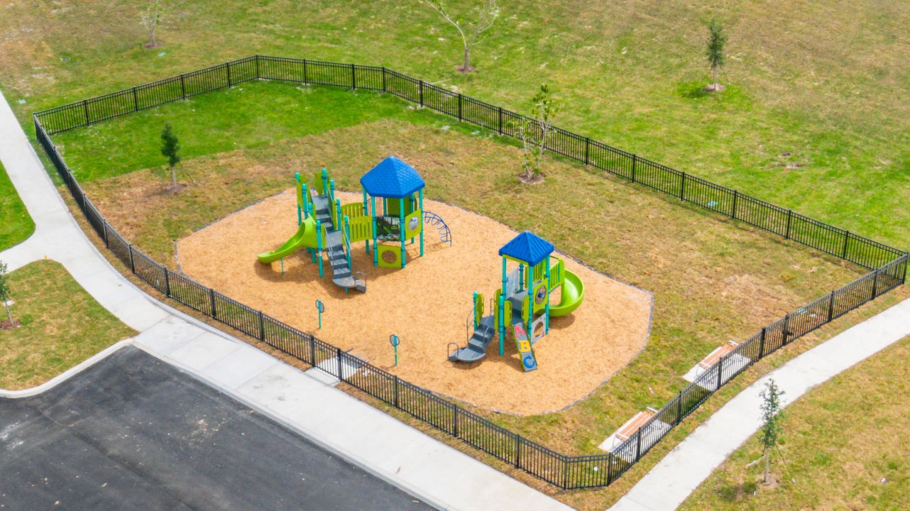 На продажу: $450,000 (4 спален, 2 ванн, 1909 Квадратных фут)