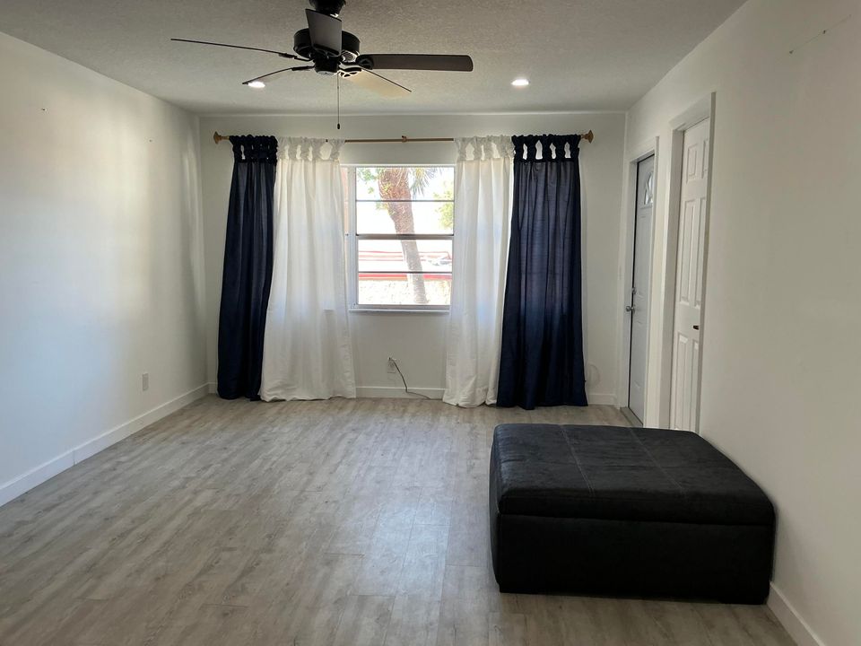 На продажу: $90,000 (1 спален, 1 ванн, 600 Квадратных фут)