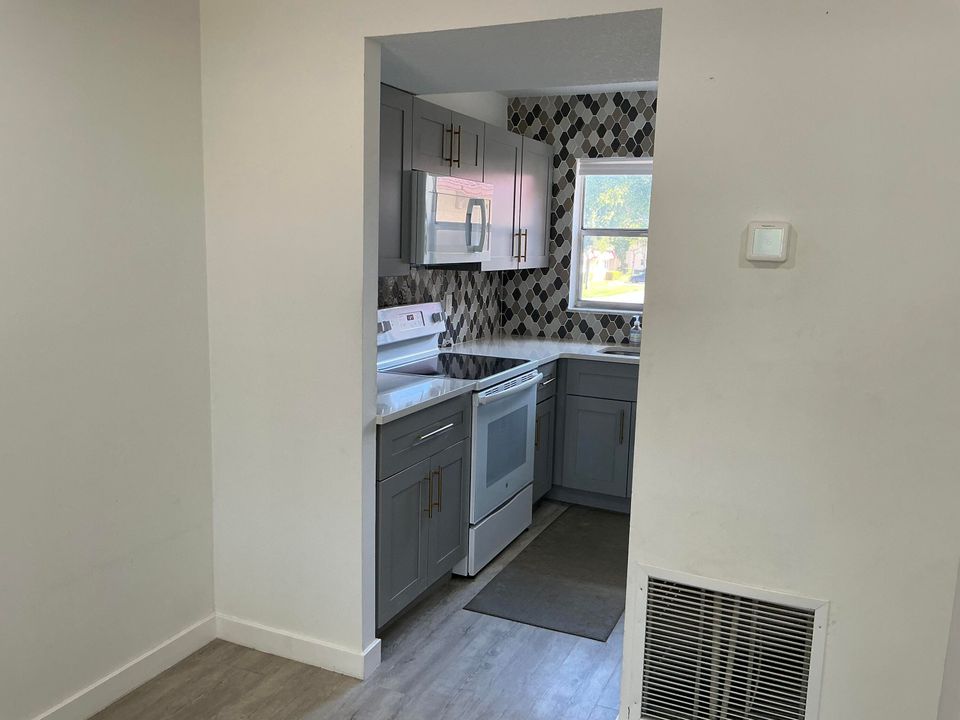 На продажу: $90,000 (1 спален, 1 ванн, 600 Квадратных фут)