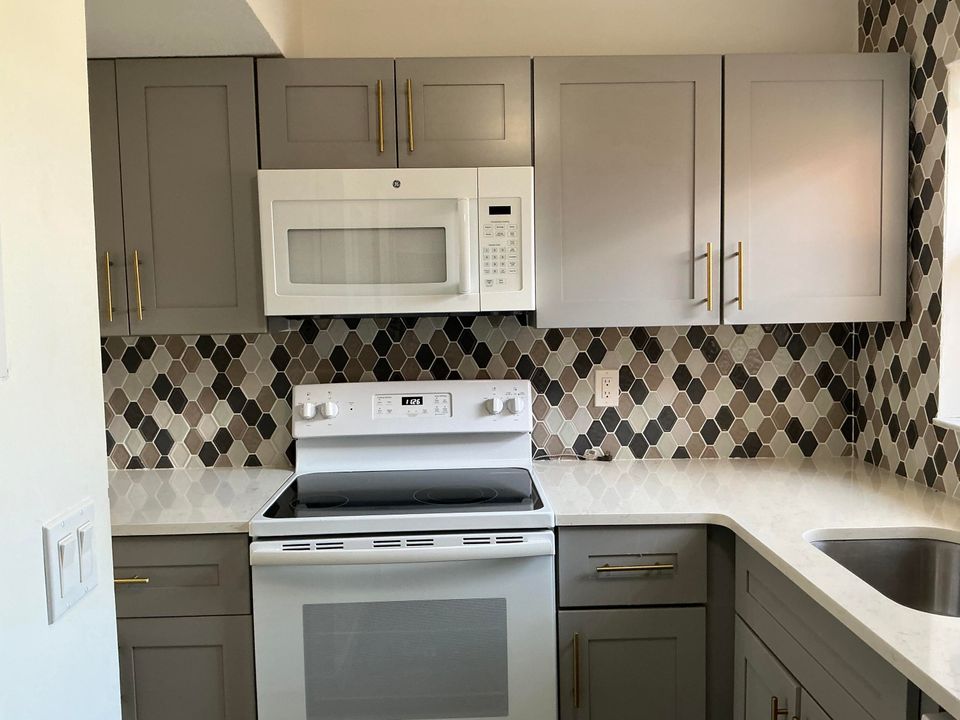 На продажу: $90,000 (1 спален, 1 ванн, 600 Квадратных фут)