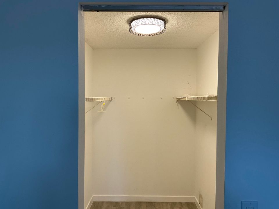 На продажу: $90,000 (1 спален, 1 ванн, 600 Квадратных фут)