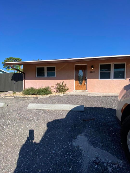 В аренду: $2,400 (2 спален, 1 ванн, 1866 Квадратных фут)