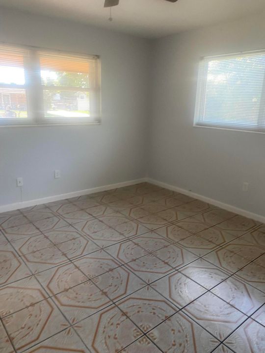 В аренду: $2,400 (2 спален, 1 ванн, 1866 Квадратных фут)