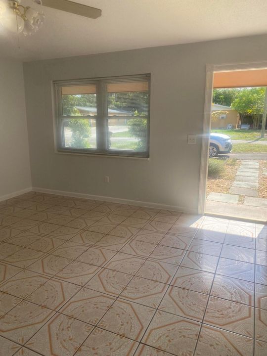 В аренду: $2,400 (2 спален, 1 ванн, 1866 Квадратных фут)