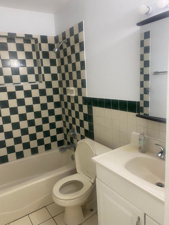 В аренду: $2,400 (2 спален, 1 ванн, 1866 Квадратных фут)