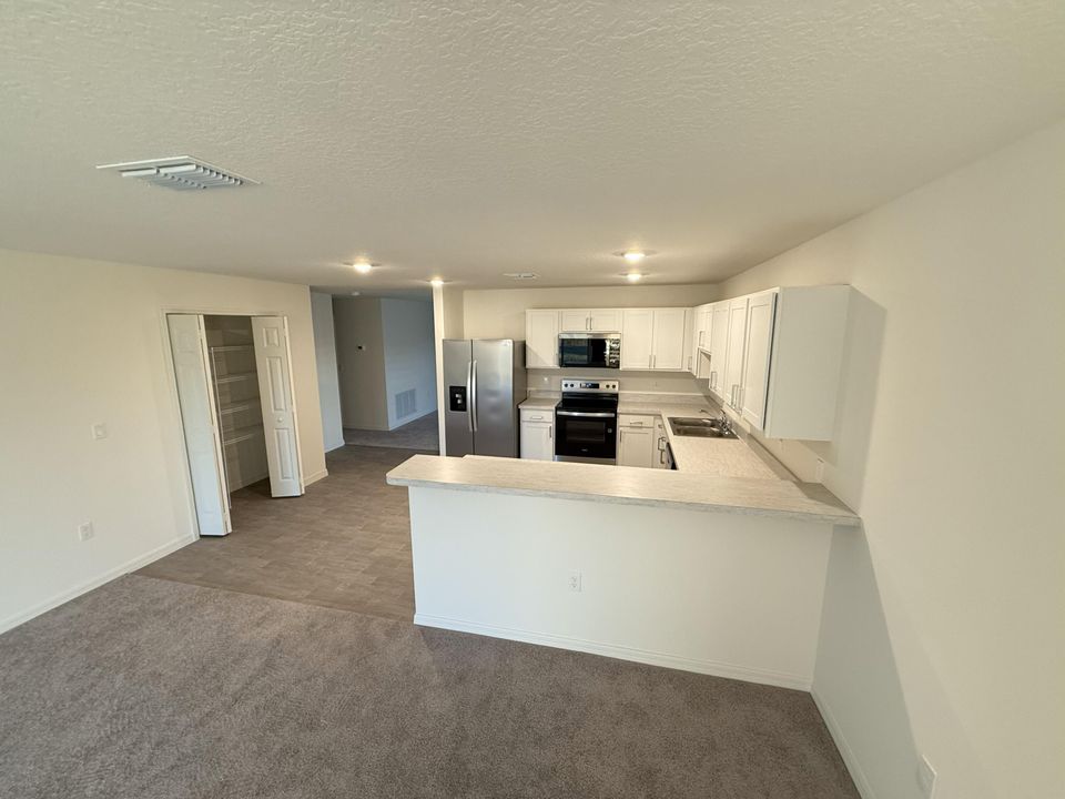 В аренду: $2,700 (4 спален, 2 ванн, 2104 Квадратных фут)