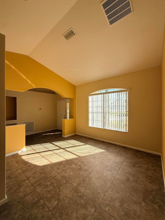 For Rent: $2,350 (3 beds, 2 baths, 1608 Square Feet)