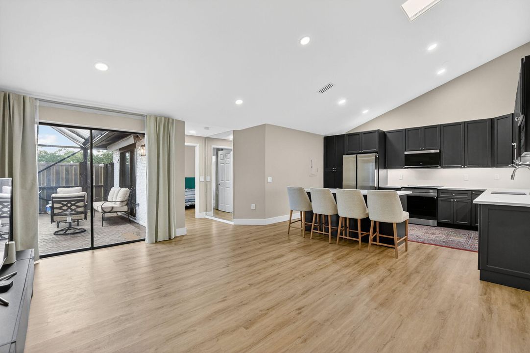 For Sale: $525,000 (3 beds, 3 baths, 1325 Square Feet)