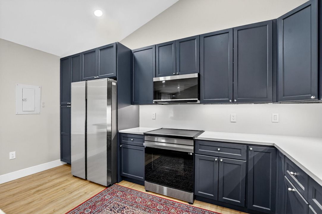 For Sale: $525,000 (3 beds, 3 baths, 1325 Square Feet)