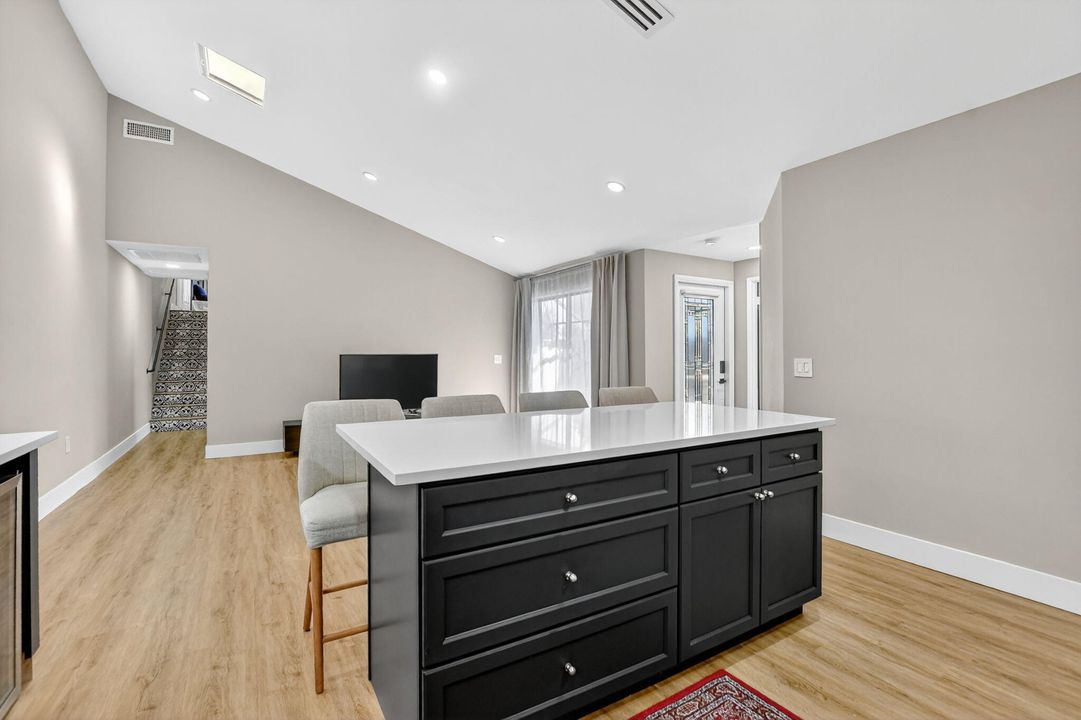 For Sale: $525,000 (3 beds, 3 baths, 1325 Square Feet)