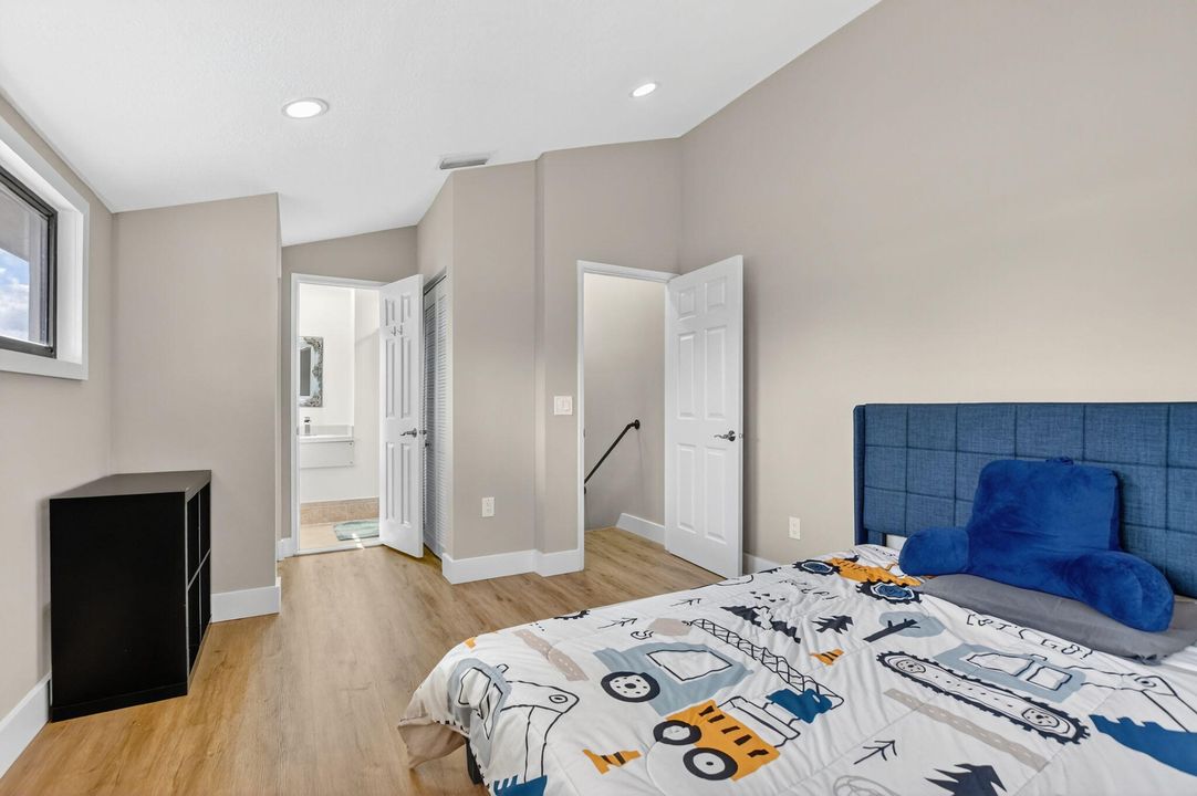 For Sale: $525,000 (3 beds, 3 baths, 1325 Square Feet)