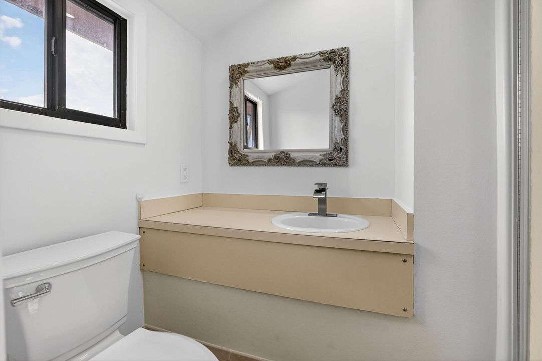 For Sale: $525,000 (3 beds, 3 baths, 1325 Square Feet)