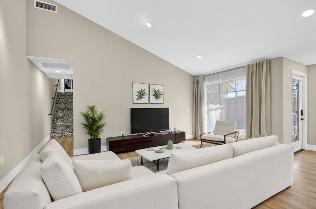 For Sale: $525,000 (3 beds, 3 baths, 1325 Square Feet)