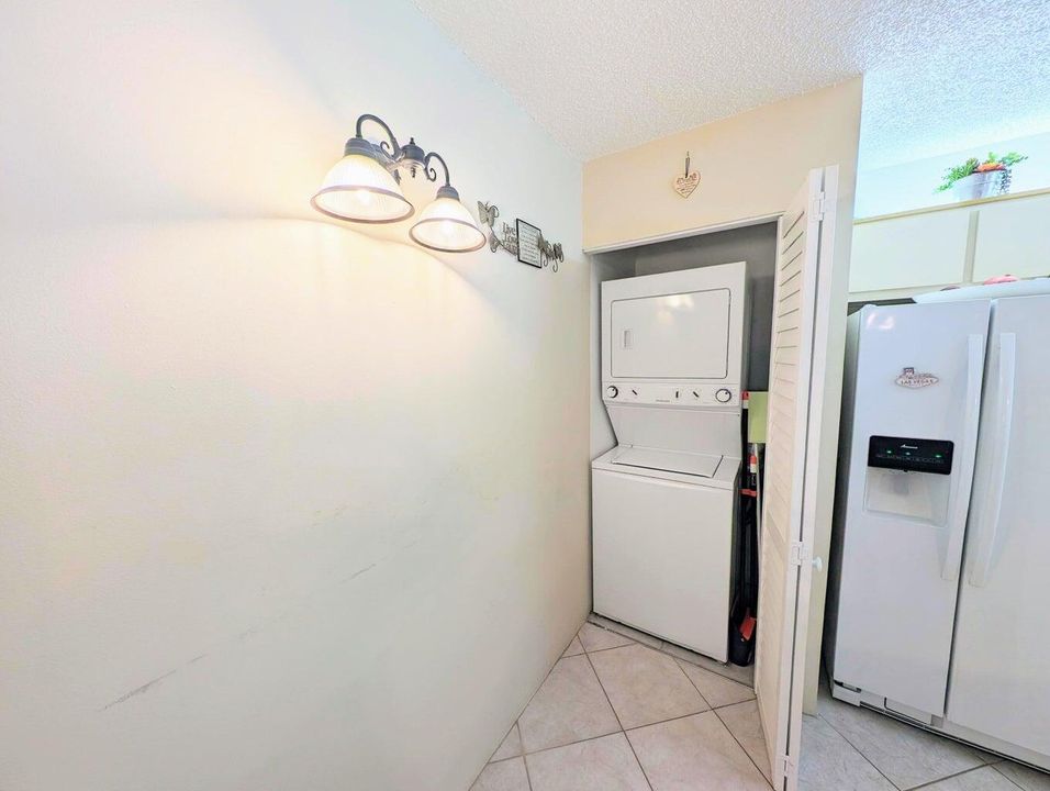 For Rent: $1,700 (2 beds, 2 baths, 850 Square Feet)