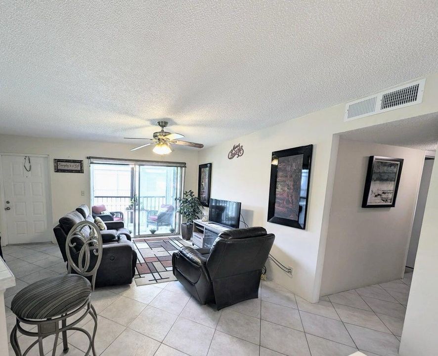 For Rent: $1,700 (2 beds, 2 baths, 850 Square Feet)