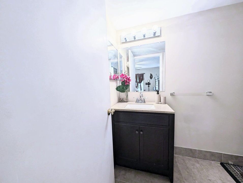 For Rent: $1,700 (2 beds, 2 baths, 850 Square Feet)