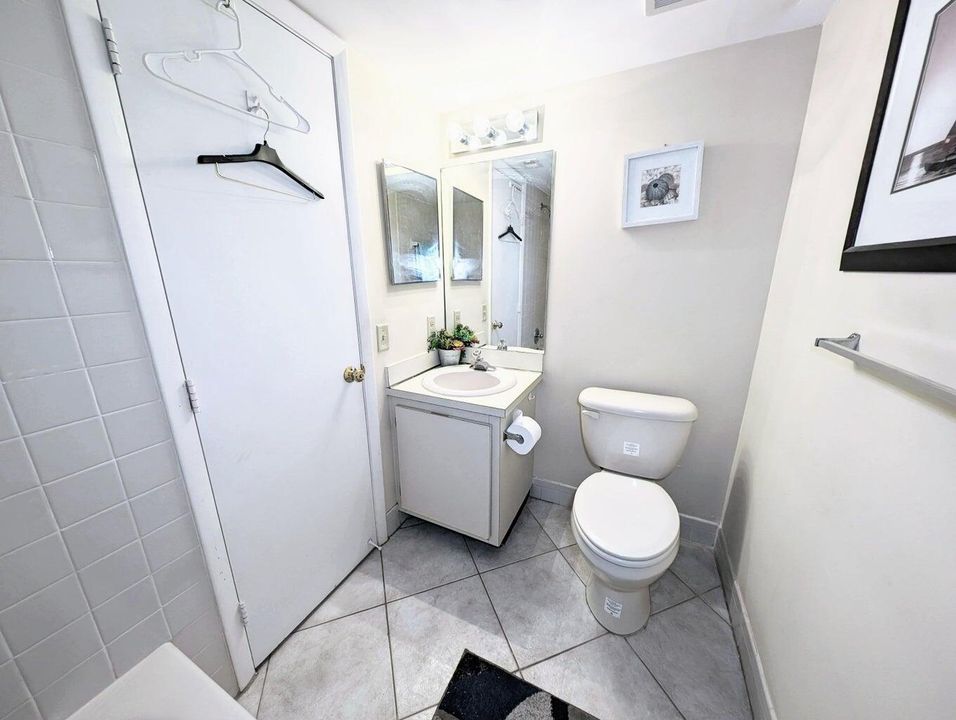 For Rent: $1,700 (2 beds, 2 baths, 850 Square Feet)