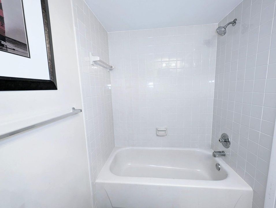 For Rent: $1,700 (2 beds, 2 baths, 850 Square Feet)