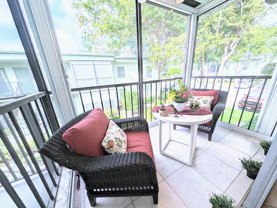 For Rent: $1,700 (2 beds, 2 baths, 850 Square Feet)