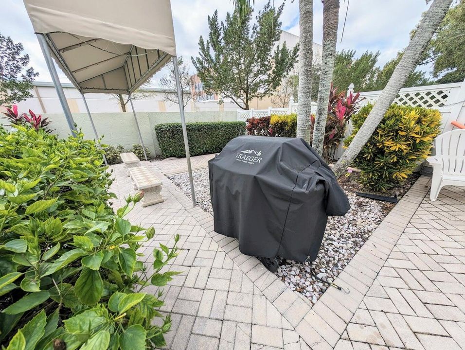 For Rent: $1,700 (2 beds, 2 baths, 850 Square Feet)