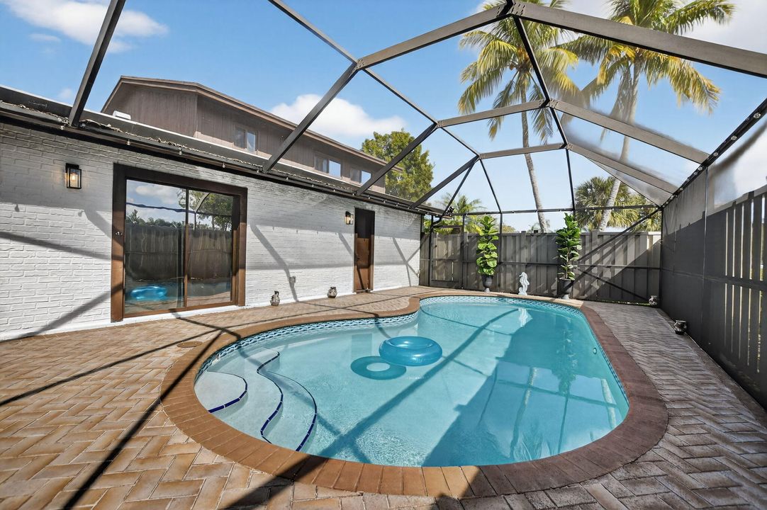 For Sale: $525,000 (3 beds, 3 baths, 1325 Square Feet)